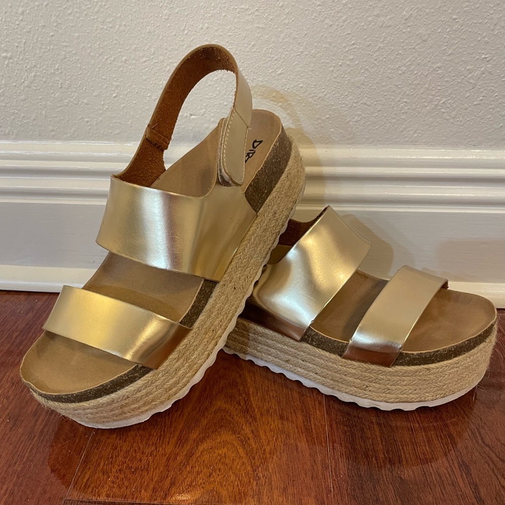 Women’s platform sandal